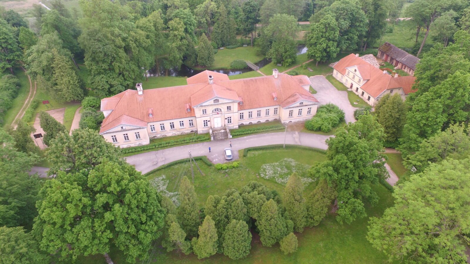 Jaunauces pils un parks
