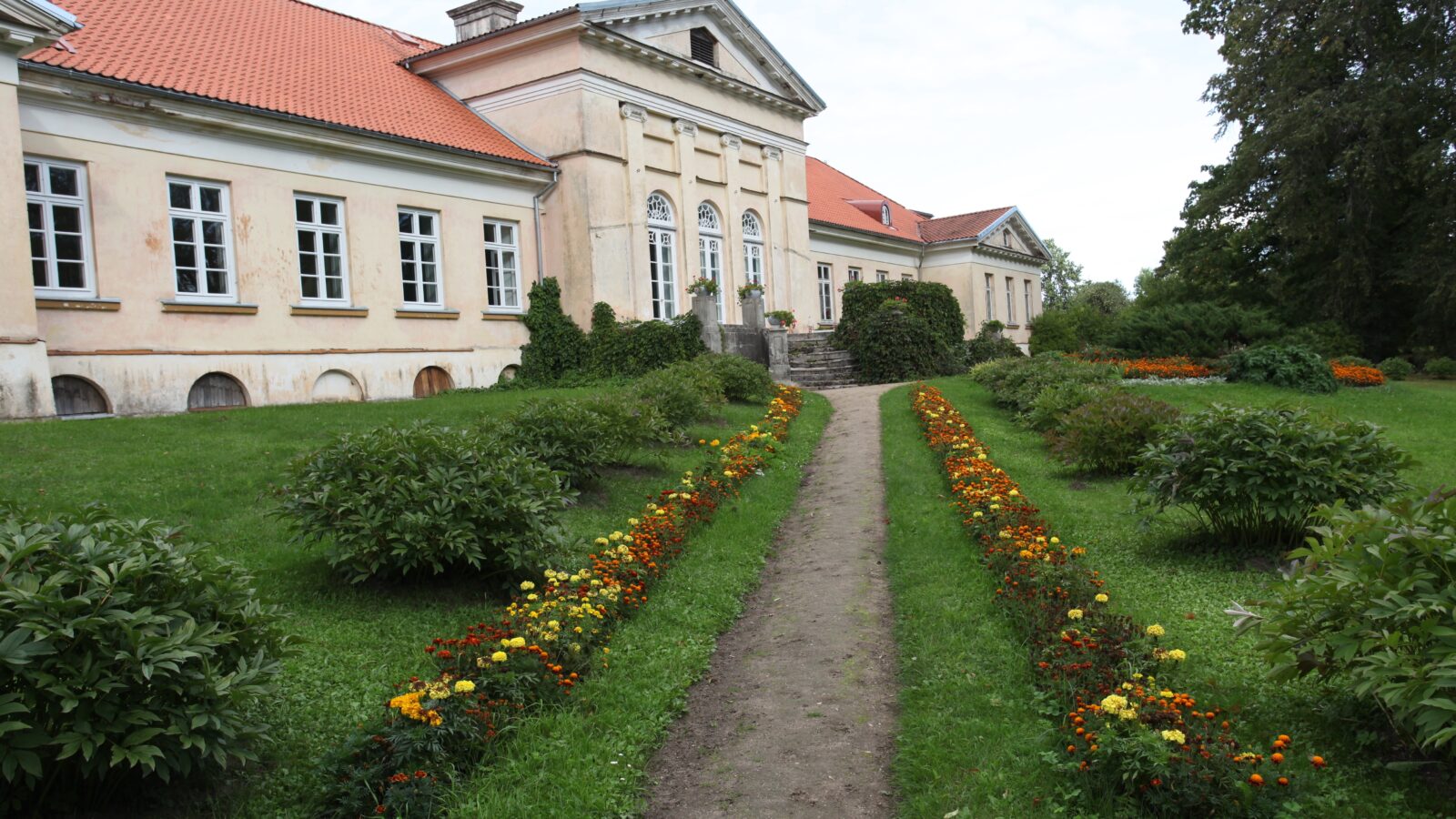 Jaunauces pils un parks