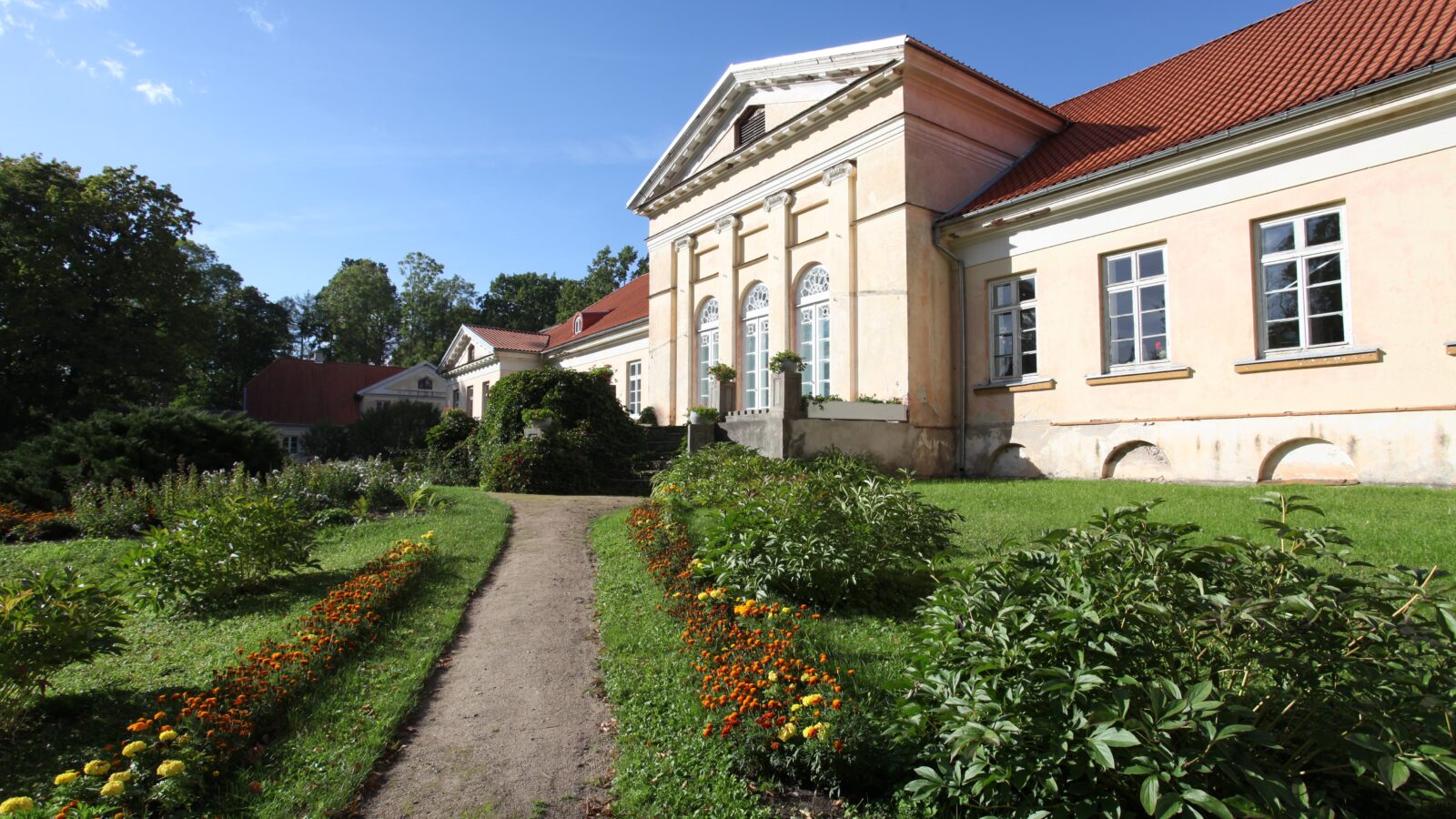 Jaunauces pils un parks